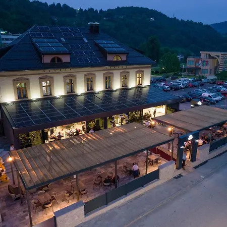 Stari Grad 4*