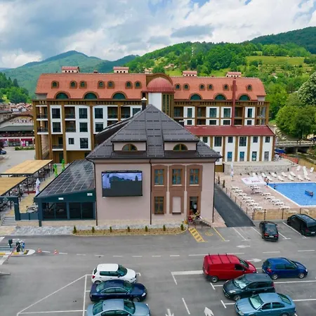Ξενοδοχείο Stari Grad 4*